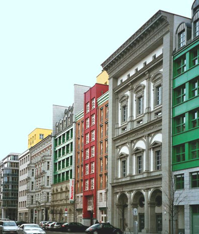 Die Häuserreihe des Quartiers Schützenstraße mit der Gründerzeit-Fassade und der Nachbildung des römischen Palazzo Farnese