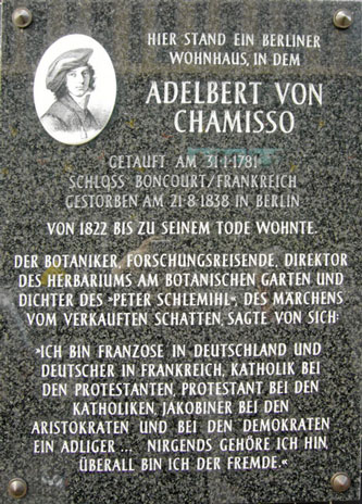 Gedenktafel für Adalbert von Chamisso am Haus Friedrichstraße 242