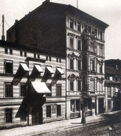 Der Verlag Mittler & Sohn an der Nordseite der westlichen Kochstraße