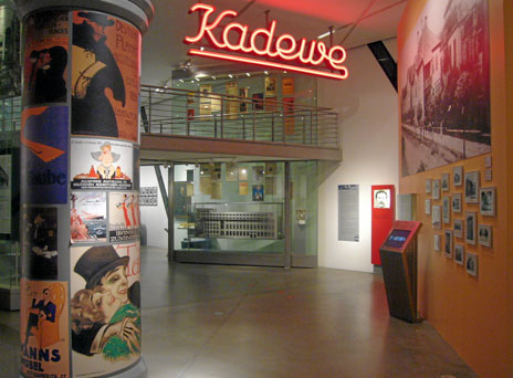 In der Zeitungsabteilung des Museums