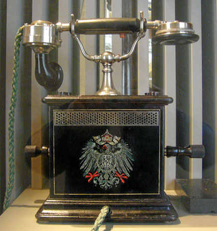 Telefone waren und sind die wichtigsten Kommunikationsmittel für Journalisten.