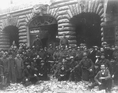 Belagerung des Vorwärts-Gebäudes durch Spartakisten 1919